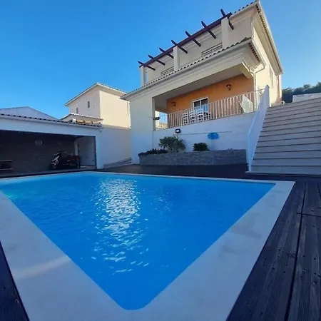 With Pool In Setubal, 15 Min From The * Сетубал