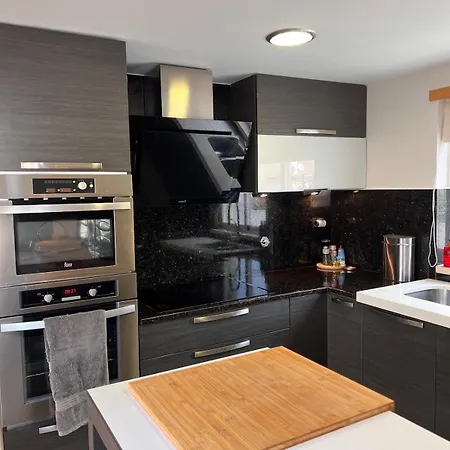 Villa With Pool In Setubal, 15 Min From The Setúbal